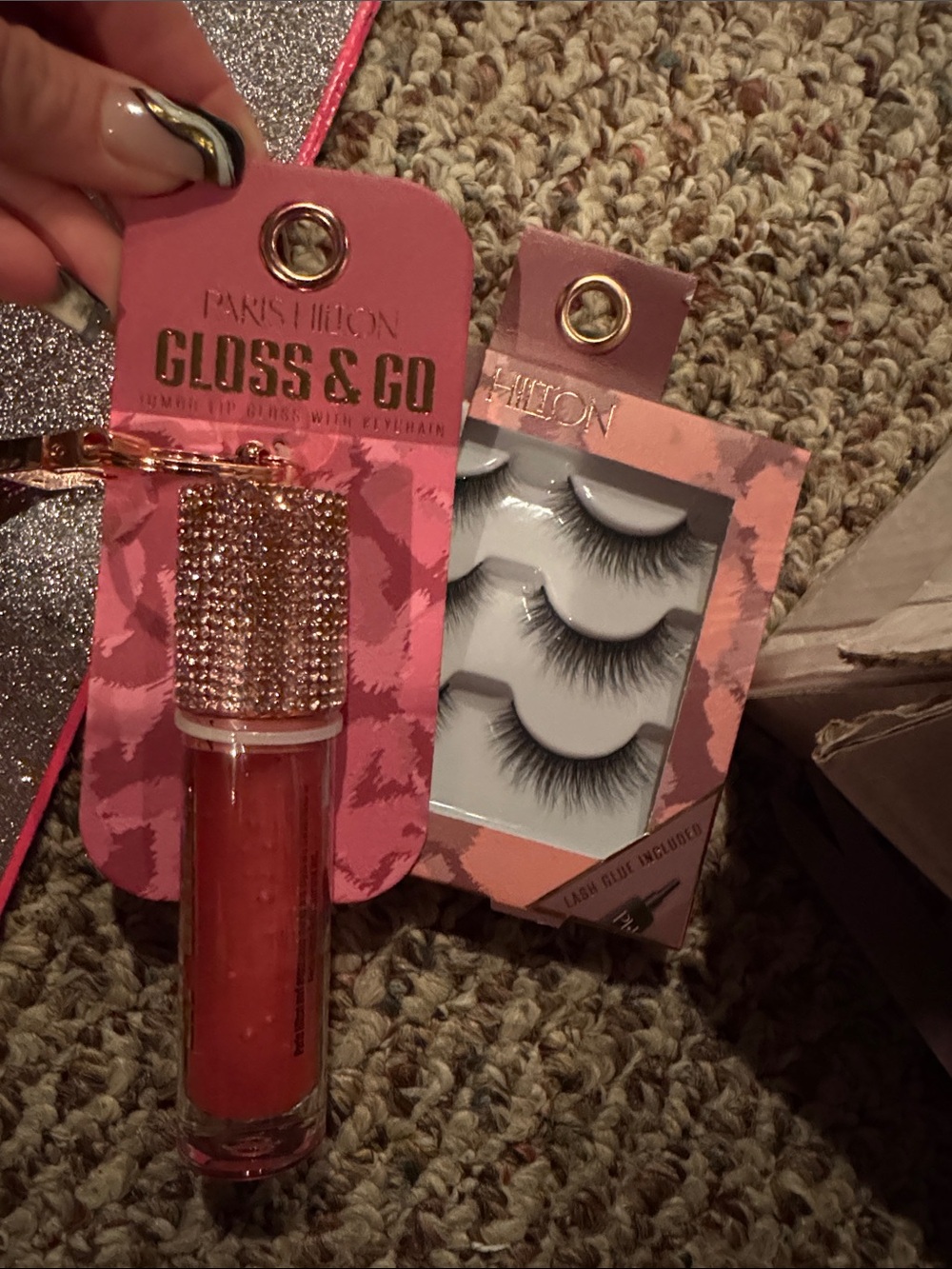 BNWT Paris Hilton JUMBO KISS & Go LIP GLOSS & Dramatic False Lashes 3 sets)